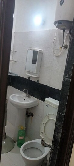2 BHK Builder Floor For Rent in A and M Shakti Plaza