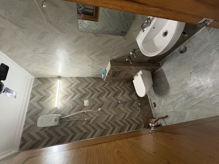 Bathroom, kalkaji 3 Bedroom 200 Sq.Yd. Builder Floor In Kalkaji Delhi 10332773
