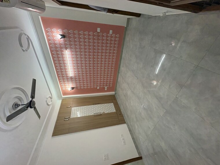 Bedroom, kalkaji 3 Bedroom 200 Sq.Yd. Builder Floor In Kalkaji Delhi 10332773