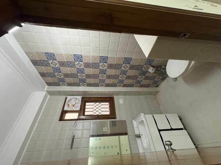 Bathroom, kalkaji 3 Bedroom 200 Sq.Yd. Builder Floor In Kalkaji Delhi 10332773
