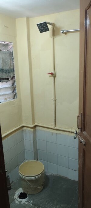 Furnished Amenities in 1 RK Apartment at Nagari Niwara CHS, Goregaon East – for Rent