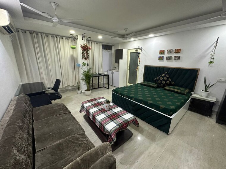 Bedroom, sector 32a 1 Bedroom 150 Sq.Ft. Builder Floor In Sector 32a Gurgaon 10348836