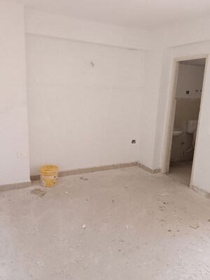 Room in 3 BHK Apartment at Landmark The Homes 81, Sector 81 – for Rent