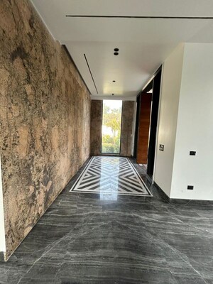 Building Lobby in 3 BHK Apartment at Ashok Vihar Sector 3, Sector 3 – for Rent