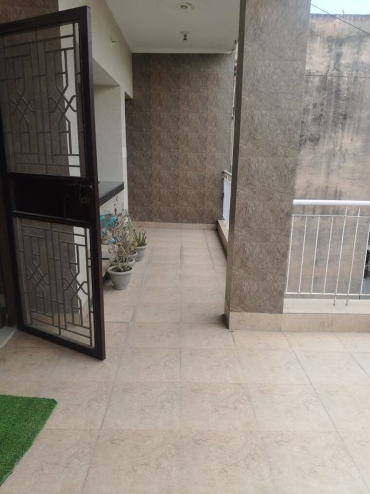 Bathroom, sarita vihar 3 Bedroom 1900 Sq.Ft. Builder Floor In Sarita Vihar Delhi 10348829