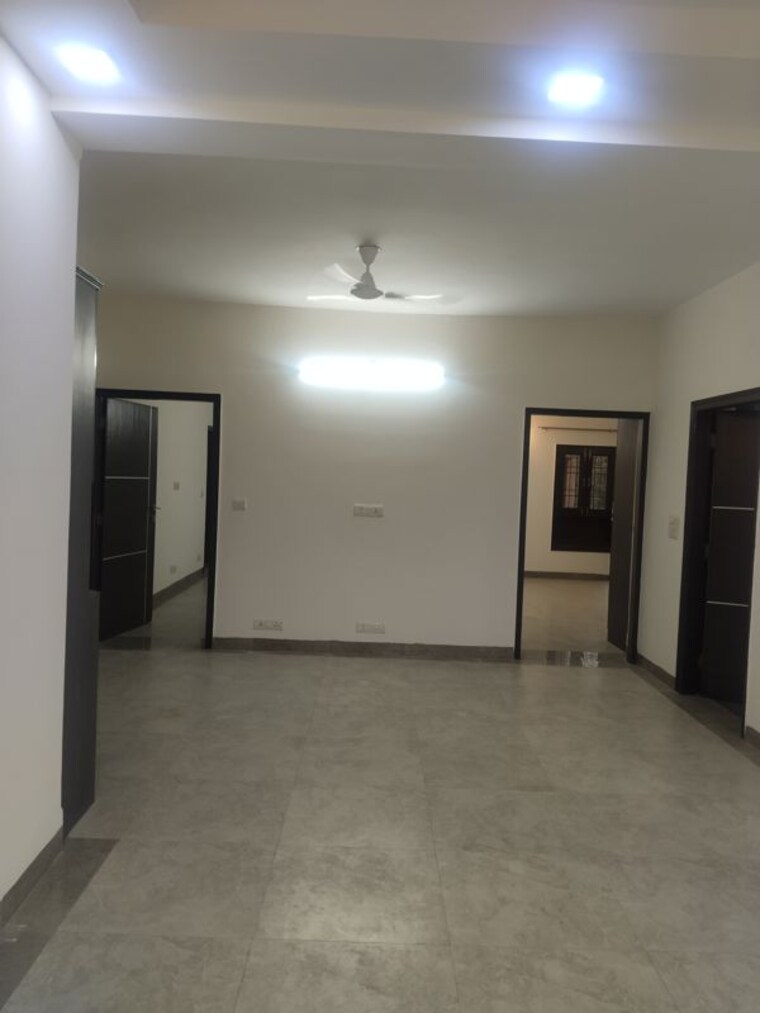 Room, sarita vihar 3 Bedroom 1900 Sq.Ft. Builder Floor In Sarita Vihar Delhi 10348829