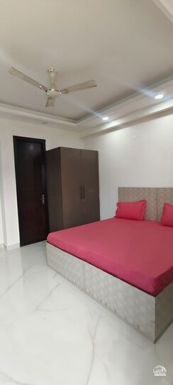 4 BHK + Pooja Room,Servant Room,Study Room,Extra Room,Basement,Store Room Builder Floor For Sale in SS Linden