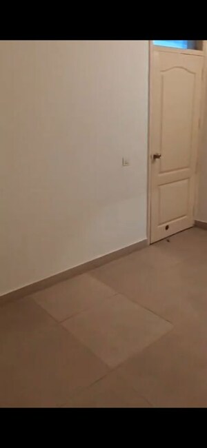 Room in 3 BHK Apartment at Orbit Apartments, Vip Road – for Rent