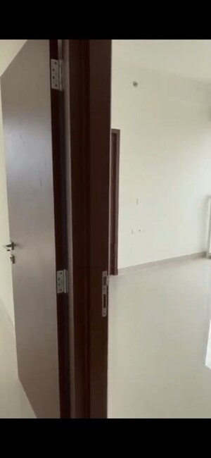 Room in 2 BHK Apartment at Dynamix Divum, Malad East – for Rent