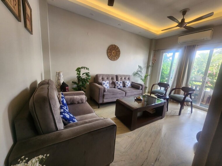 Living Room, chittaranjan park 3 Bedroom 160 Sq.Yd. Builder Floor In Chittaranjan Park Delhi 9292057