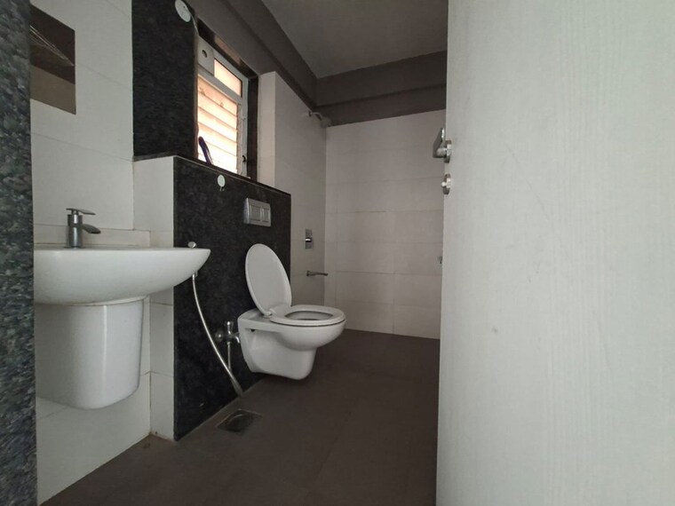 Bathroom, rustomjee-urbania-aurelia 2 Bedroom 640 Sq.Ft. Apartment In Thane West Thane 10348918
