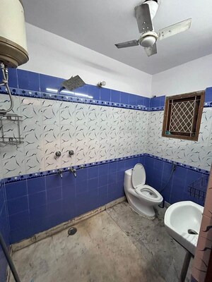 Team Area in 1 BHK Builder Floor at Kalkaji – for Rent
