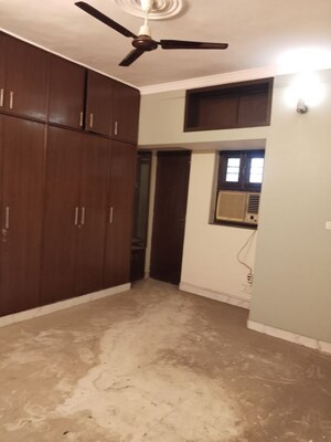 Room in 3 BHK Builder Floor at Sarita Vihar – for Rent