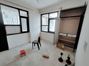 Room in 3 BHK Apartment at Sector 7 Dwarka – for Rent