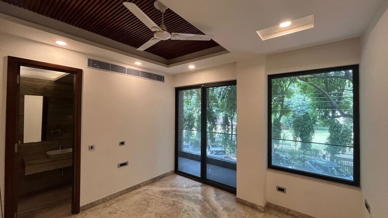 Room, sushant lok i 4 Bedroom 300 Sq.Yd. Builder Floor In Sushant Lok I Gurgaon 10348914