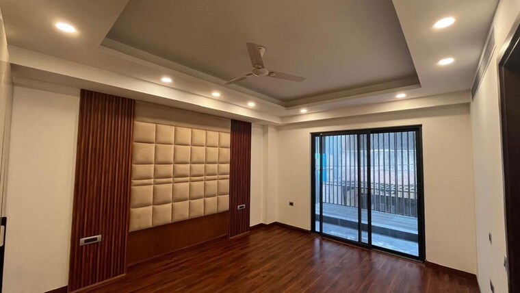 Room, sushant lok i 4 Bedroom 300 Sq.Yd. Builder Floor In Sushant Lok I Gurgaon 10348914