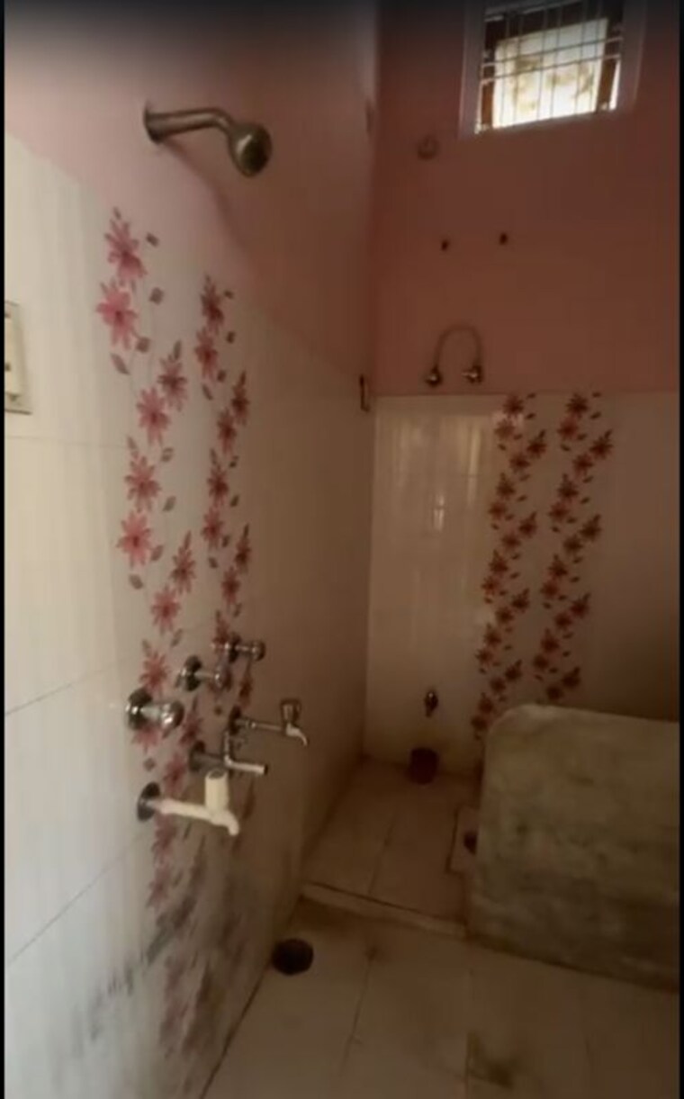 Bathroom, indira nagar 2 Bedroom 1300 Sq.Ft. Builder Floor In Indira Nagar Lucknow 10348967