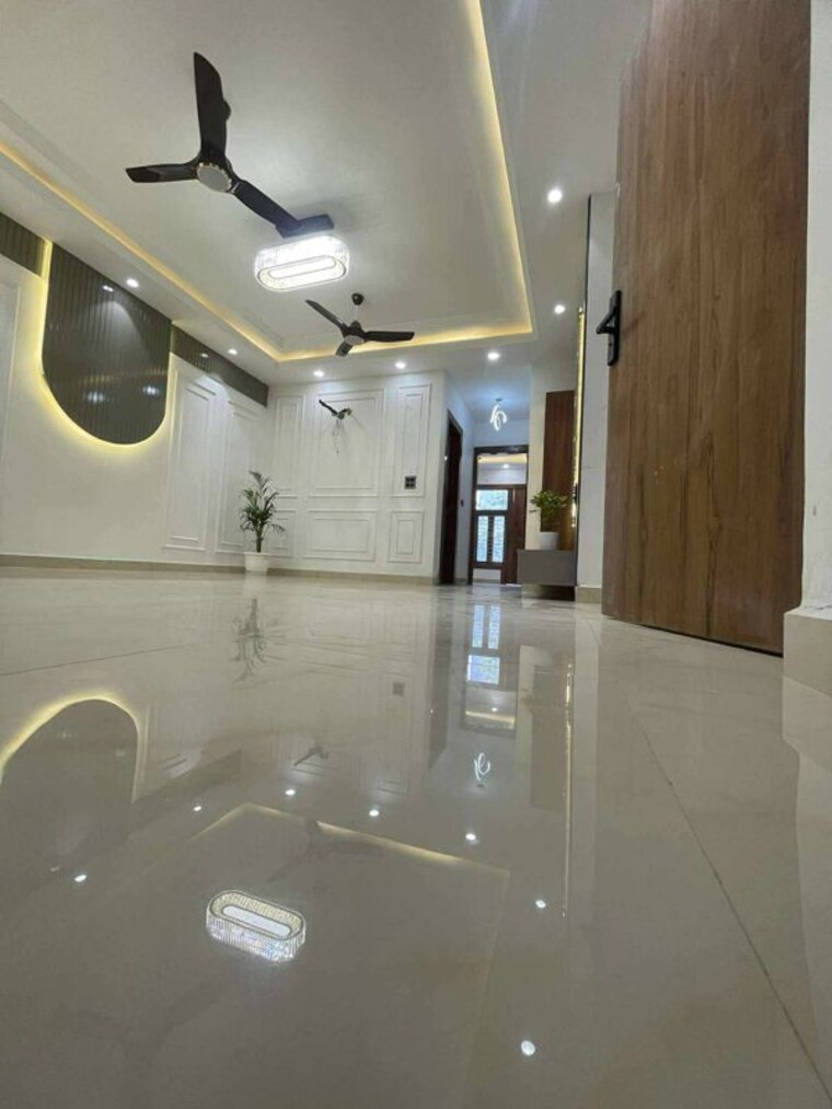 Bathroom, puri-kohinoor-emporium 3 Bedroom 1350 Sq.Ft. Builder Floor In Sector 89 Faridabad 10349038