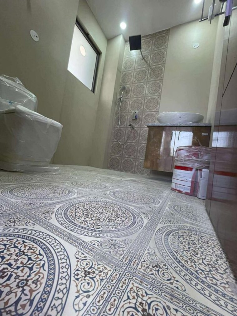 Bathroom, puri-kohinoor-emporium 3 Bedroom 1350 Sq.Ft. Builder Floor In Sector 89 Faridabad 10349038