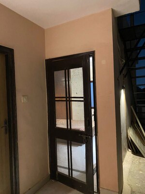 Building Lobby in 1 RK Builder Floor at RWA Apartments Sector 52, Sector 52 – for Rent