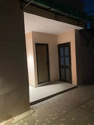 Room in 1 RK Builder Floor at RWA Apartments Sector 52, Sector 52 – for Rent