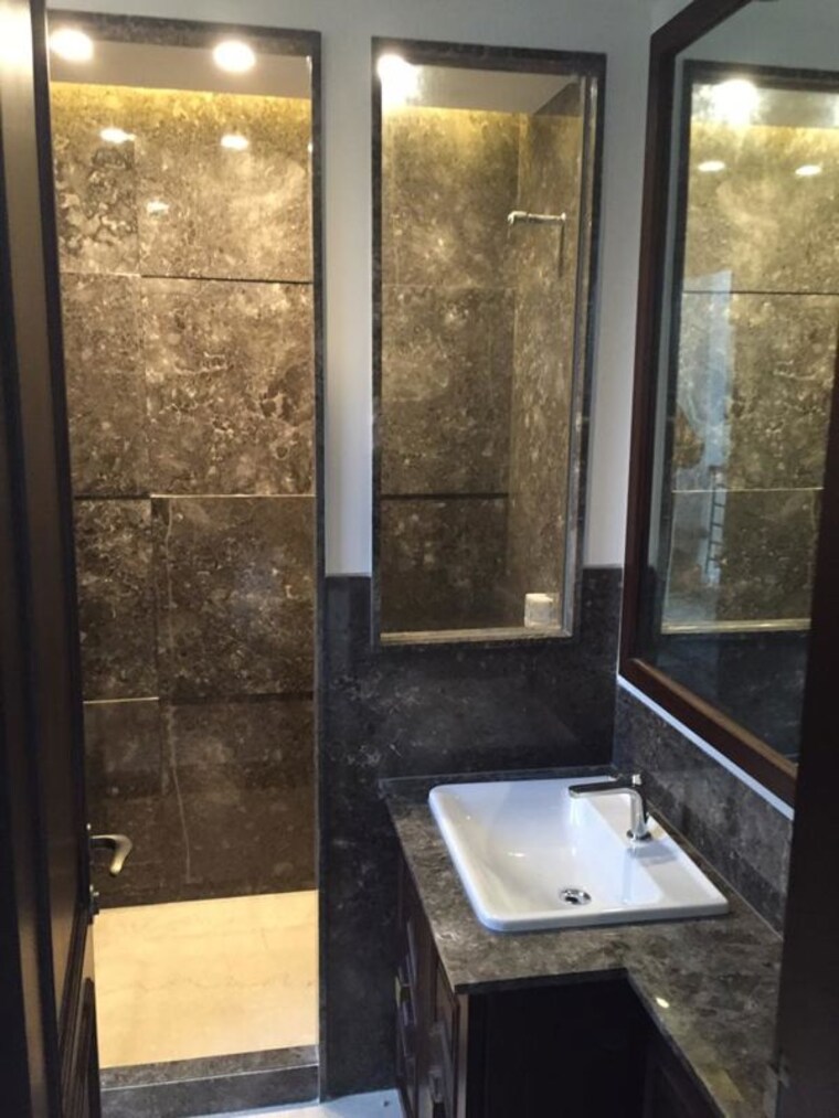 Bathroom, south extension ii 4 Bedroom 4500 Sq.Ft. Builder Floor In South Extension ii Delhi 10349193
