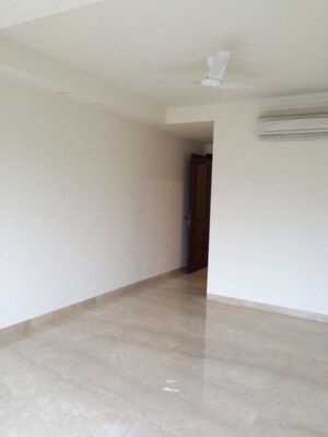 Room in 4 BHK Builder Floor at South Extension ii – for Rent