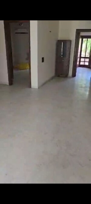 Room in 3 BHK Builder Floor at Sector 37 – for Rent