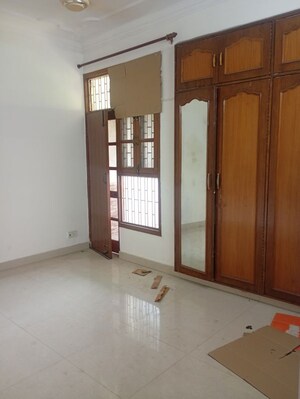 Room in 3 BHK Apartment at Sector 12 Dwarka – for Rent