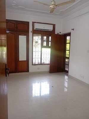 Room in 3 BHK Apartment at Sector 12 Dwarka – for Rent
