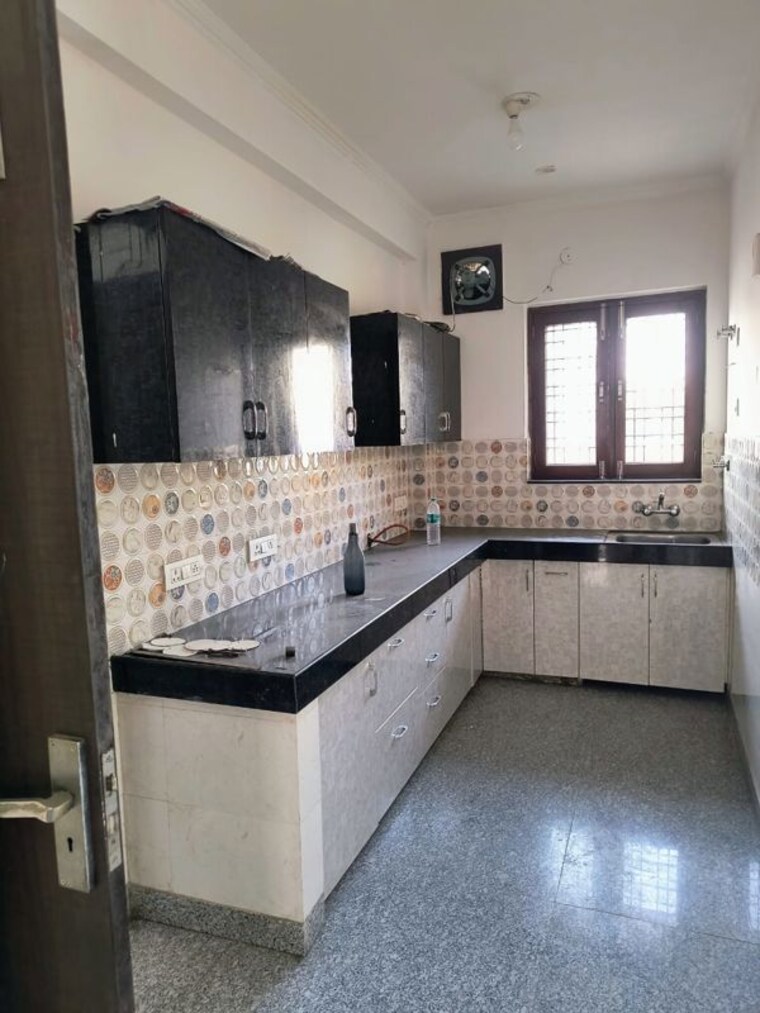 Kitchen, sector 23a 2 Bedroom 169 Sq.Yd. Builder Floor In Sector 23a Gurgaon 10349299