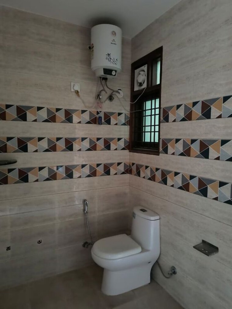 Bathroom, sector 23a 2 Bedroom 169 Sq.Yd. Builder Floor In Sector 23a Gurgaon 10349299