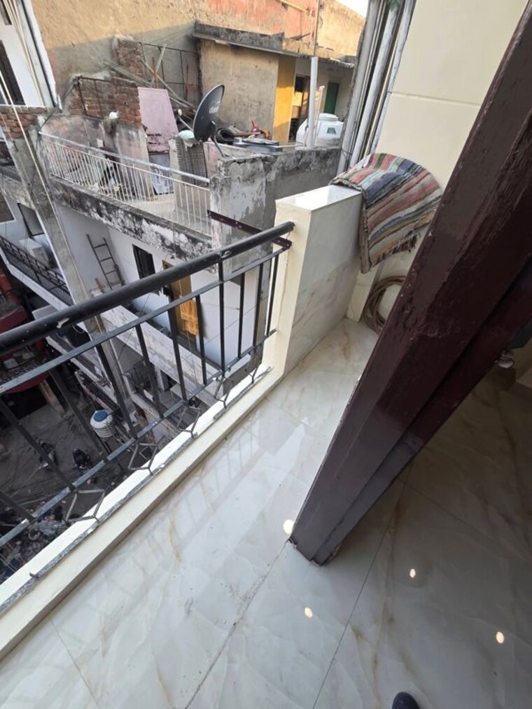 Balcony, lajpat nagar 4 1 Bedroom 600 Sq.Ft. Apartment In Lajpat Nagar 4 Delhi 10349281