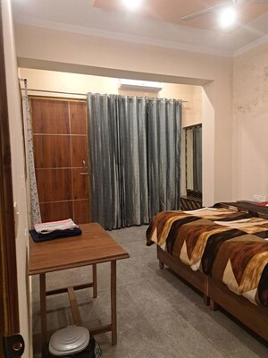 Bedroom in 3 BHK Builder Floor at JakhaN-Rajpur Road – for Rent