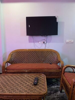 Bedroom in 3 BHK Builder Floor at JakhaN-Rajpur Road – for Rent