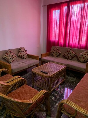 Living Room in 3 BHK Builder Floor at JakhaN-Rajpur Road – for Rent