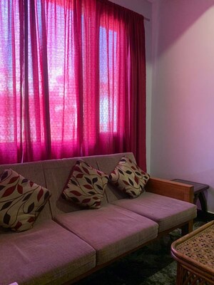 Living Room in 3 BHK Builder Floor at JakhaN-Rajpur Road – for Rent
