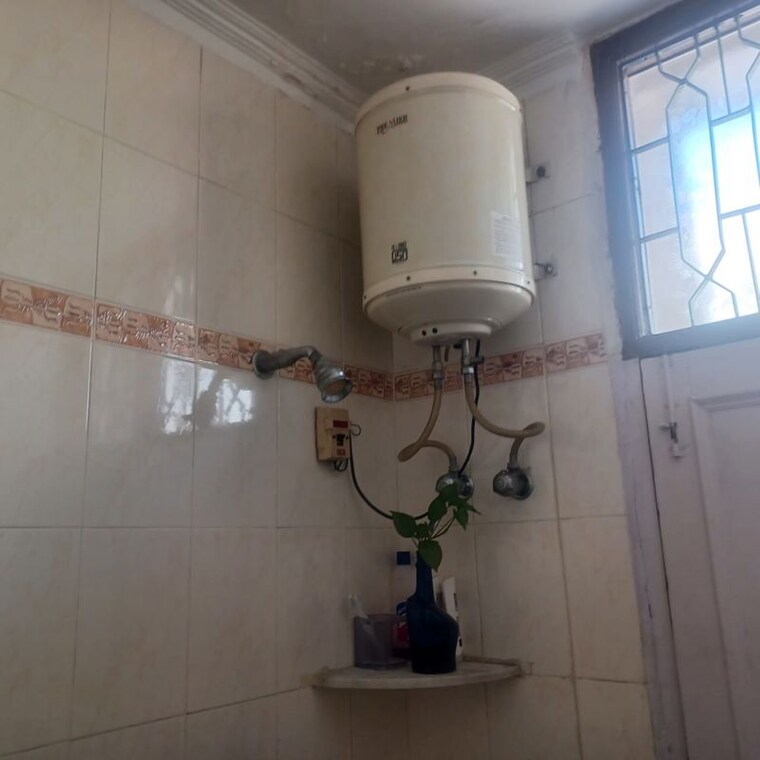 Bathroom, sector 19 2 Bedroom 1000 Sq.Ft. Builder Floor In Sector 19 Chandigarh 10349317