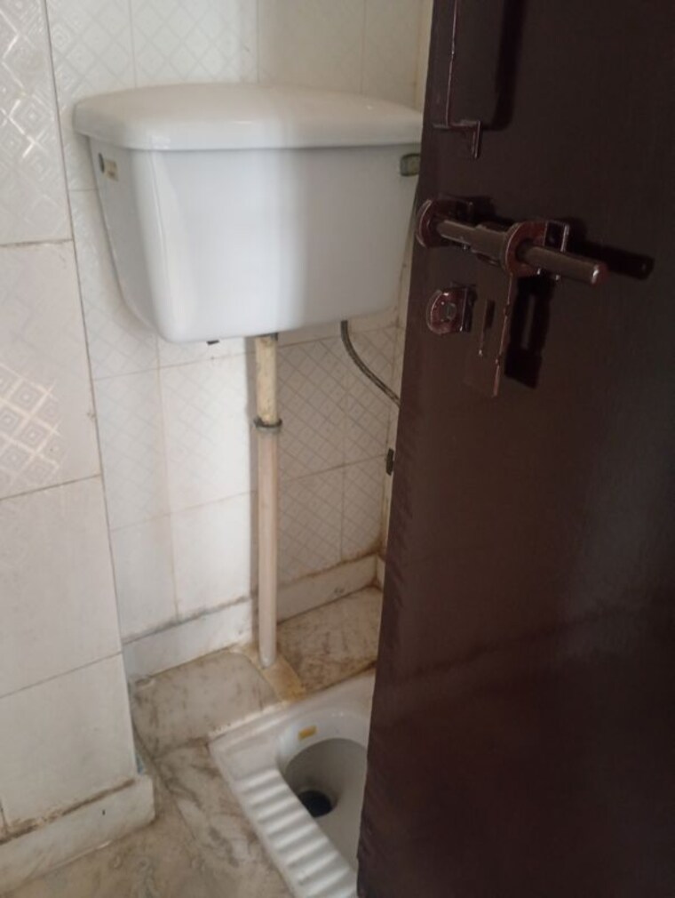Bathroom, sector 13 dwarka 3 Bedroom 1800 Sq.Ft. Apartment In Sector 13 Dwarka Delhi 10349325