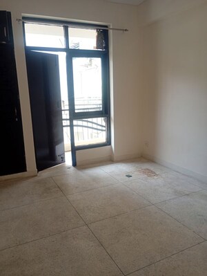 Room in 3 BHK Apartment at Sector 13 Dwarka – for Rent