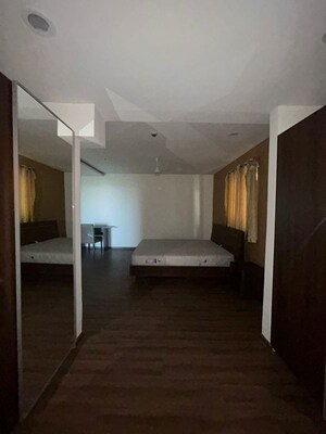 Room in 3.5 BHK Apartment at Golf Edge, Gachibowli – for Rent