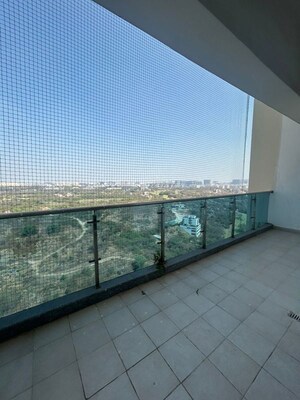 Room in 3.5 BHK Apartment at Golf Edge, Gachibowli – for Rent