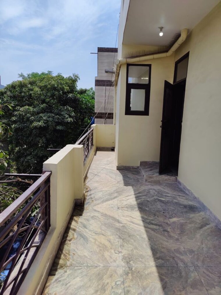 Balcony, dilshad colony 3.5 Bedroom 1400 Sq.Ft. Apartment In Dilshad Colony Delhi 10349344