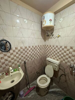 Bathroom in 2 BHK Builder Floor at Ardee City, Sector 52 – for Rent