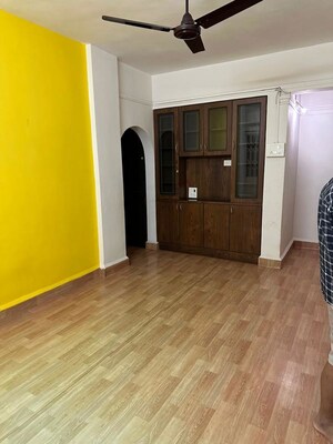 Room in 2 BHK Apartment at Jagdish Nagar CHS, Aundh – for Rent