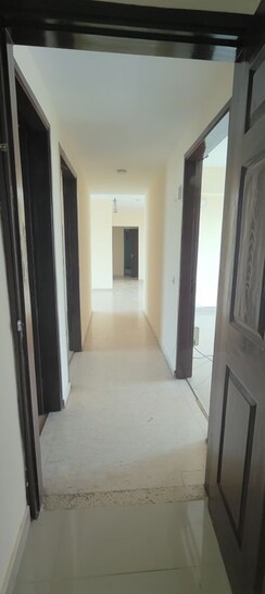 3 BHK + Servant Room Apartment For Rent in Unitech Escape