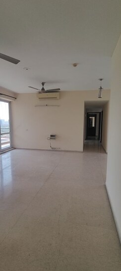 3 BHK + Servant Room Apartment For Rent in Unitech Escape