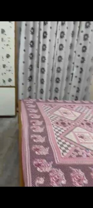 Bedroom in 3 BHK Builder Floor at Sector 38 – for Rent