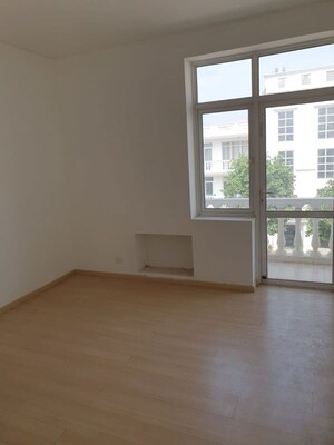 Room in 3.5 BHK Builder Floor at DLF Hyde Park, South Mullanpur – for Rent