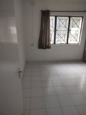Room in 1 BHK Apartment at Clover Park – for Sale